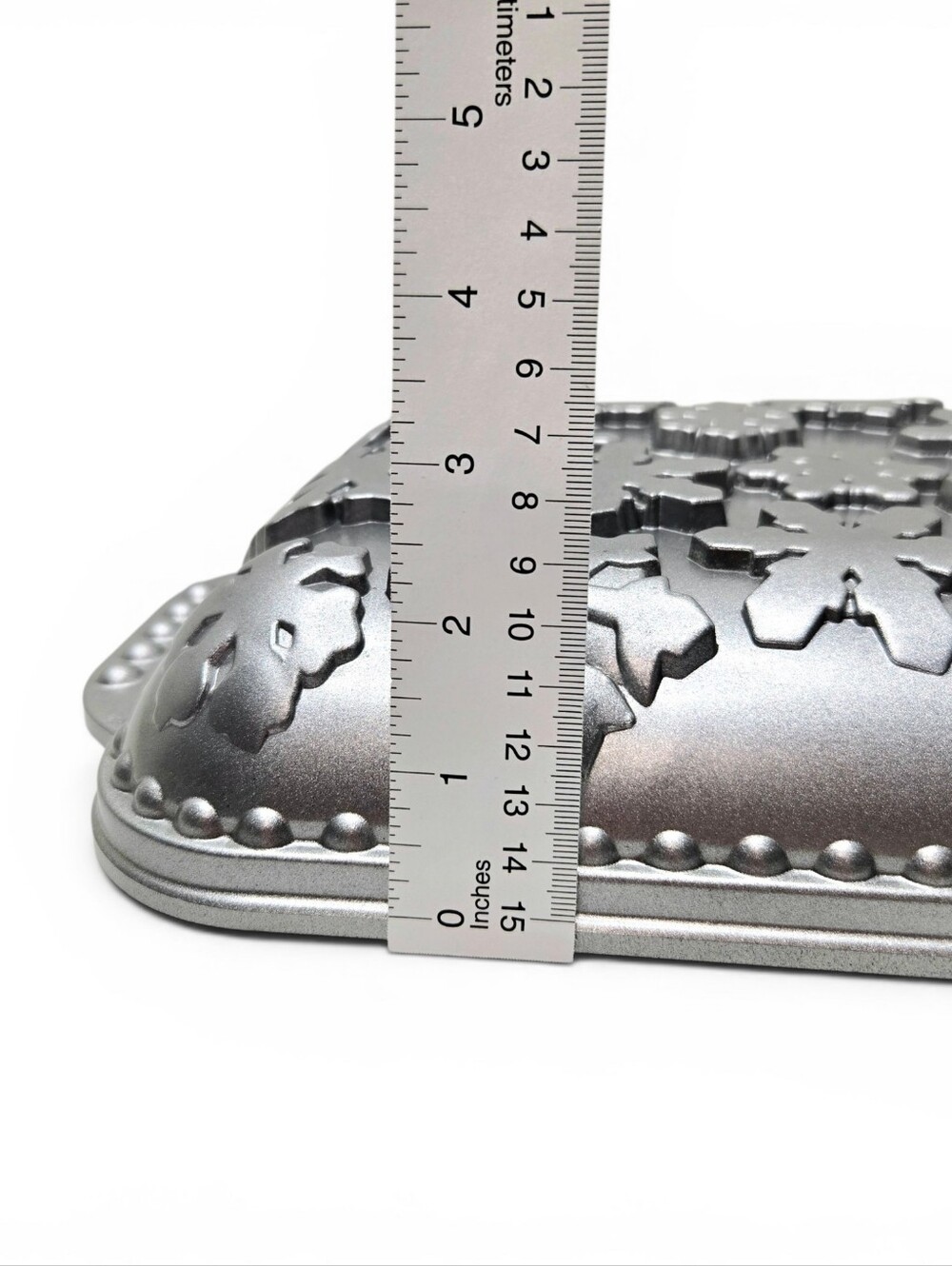 Nordic Ware Snowflake Baking Pan - Picture 9 of 11